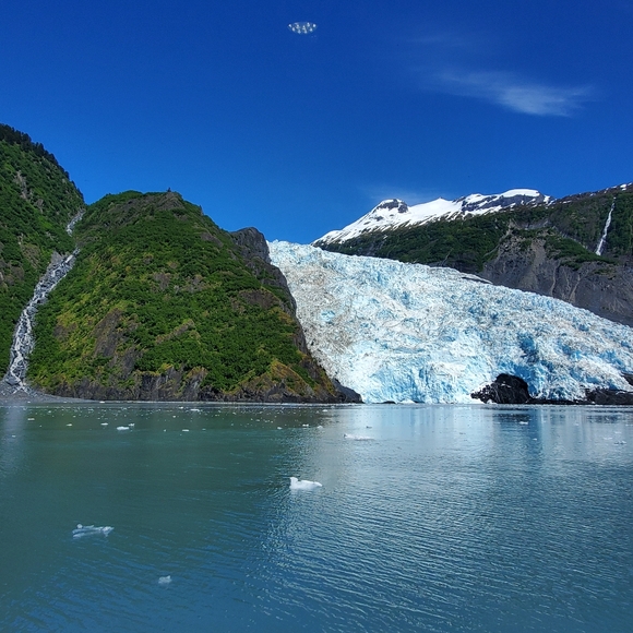 Hello! Welcome to my closet. - Picture 7 of 8